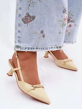Sandale cu toc Step in style  Elegantele sandale pentru femei fabricate din piele ecologică de înaltă calitate sunt o propunere ideală pentru femeile care apreciază 