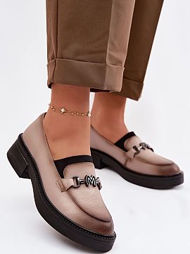 Mocasini Step in style  Mocasini de damă din piele naturală de la marca Vinceza sunt o propunere elegantă care combină eleganța cu confortul. Tija din piele as