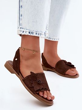 Sandaale Step in style  Sandalele de damă din piele naturală sunt o propunere elegantă și confortabilă pentru zilele calde. Modelul lor subtil se potrivește p