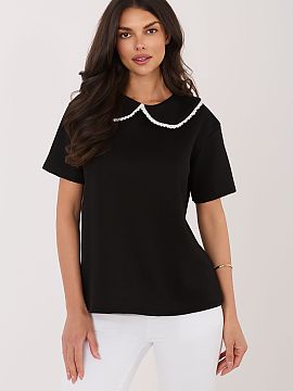 Bluzka Italy Moda  O bluză elegantă cu finisaj liniar este o propunere universală, ideală pentru fiecare zi, la serviciu și pentru ocazii mai elegante. Re