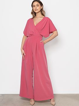 Salopetă awama  Costum elegant cu croială modernă, care combină confortul cu stilul rafinat. Partea de sus are decolteu tip plic subtil ce subliniază si