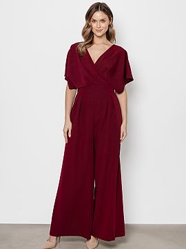 Salopetă awama  Costum elegant cu croială modernă, care combină confortul cu stilul rafinat. Partea de sus are un decolteu în formă de plic care sublin