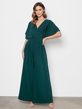Salopetă awama  Elegantul costum cu un croi modern, care îmbină confortul cu stilul rafinat. Partea de sus are un decolteu tip plic subtil care subliniaz�