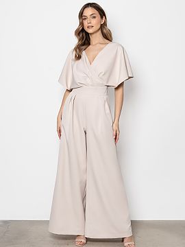 Salopetă awama  Costum elegant cu croială modernă, care combină confortul cu stilul rafinat. Partea de sus are un decolteu tip portofel care subliniază 