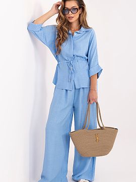 set Italy Moda  Setul feminin format dintr-o cămașă și pantaloni este o propunere confortabilă și stilată, perfectă pentru ziua de zi și pentru mun