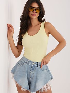 Top Rue Paris  Tricoul casual este un element universal al garderobei, care se potrivește perfect în stilizările de zi cu zi. Realizat dintr-o amestecă