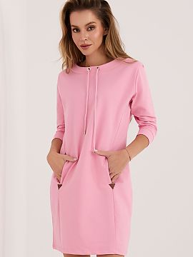 Rochie de zi Rue Paris  Rochie sport elegantă și confortabilă cu un croi simplu, perfectă pentru zi de zi. Design-ul minimalist și neted o face potrivită pent