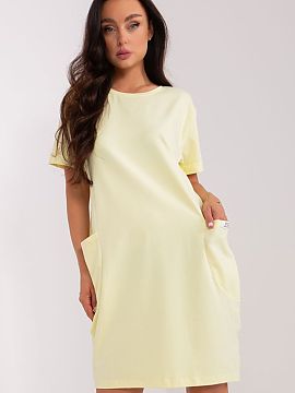 Rochie de zi Rue Paris  Rochie comodă de trening cu un croi simplu, creată pentru utilizare zilnică în zilele calde de vară. Designul minimalist și neted al e