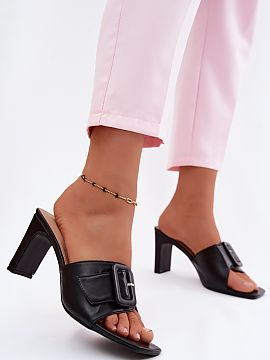 Încălțări cu toc Step in style  Șlapi pentru femei din imitație de piele de la marca Vinceza sunt o propunere elegantă pentru zilele călduroase. Tăietura clasică face
