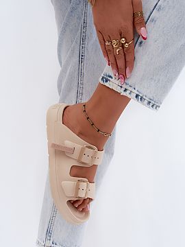 Papuci cu platformă Step in style  Șlapii de damă de la marca D.Franklin reprezintă o propunere ideală pentru vară pentru femeile care apreciază confortul și stilul mod