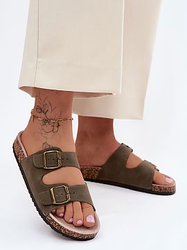 Şlapi Step in style  Șlapi damă într-un model la modă sunt alegerea ideală pentru femeile care doresc să îmbine confortul cu stilul de vară. Acestea sunt