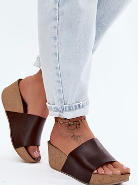 Sandale cu talpă tip pană Step in style  Șlapi de damă cu talpă din cortice. Realizate din piele naturală de înaltă calitate, asigură durabilitate și confort la purtare. Un 