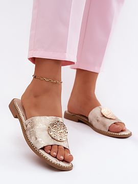 Şlapi Step in style  Șlapi damă din piele ecologică de la marca S.Barski sunt o propunere stilată pentru vară, care combină confortul cu o apariție elegan