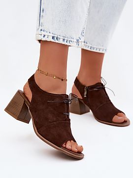 Sandale cu toc Step in style  Sandale de damă din piele naturală sunt o propunere elegantă pentru femeile care apreciază eleganța și confortul. Modelul cu toc subț