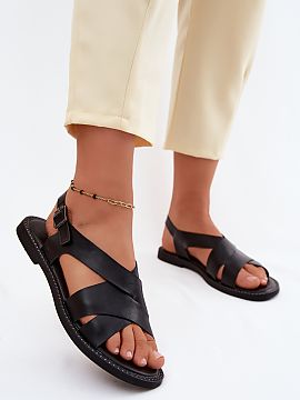 Sandale Step in style  Sandale plate de damă din piele ecologică sunt o propunere universală și elegantă pentru zilele calde. Croiala clasică face ca modelul