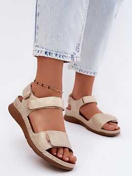 Sandale cu talpă tip pană Step in style  Sandalele de damă din piele ecologică, cu un toc delicat, reprezintă o propunere confortabilă și funcțională pentru zilele calde. Cro