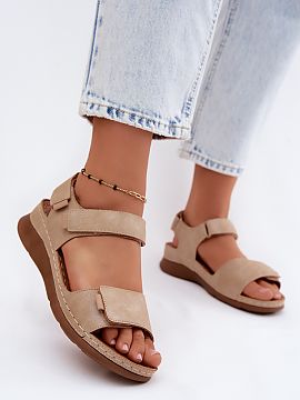 Sandale cu talpă tip pană Step in style  Sandale de damă din piele ecologică cu o talpă ușoară sunt o propunere confortabilă și funcțională pentru zilele calde. Croiala uș