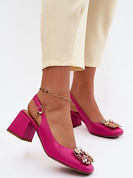 Pantofi dcu toc gros Step in style  Pantofi pentru femei din piele naturală sunt o propunere elegantă și de efect pentru ocazii speciale. Modelul cu călcâi descoperit arat