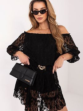 Salopetă Italy Moda  Elegantul costum de damă este o propunere unică care combină confortul și stilul feminin, perfect pentru zi de zi. Modelul realizat din 