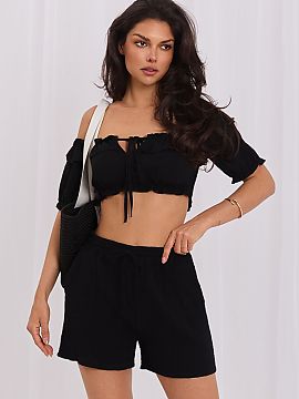 Pantaloni scurţi Italy Moda  Șorturile de mușelină pentru femei sunt o alegere excelentă pentru zilele calde și pentru stilurile de zi cu zi. Realizate dintr-un mat