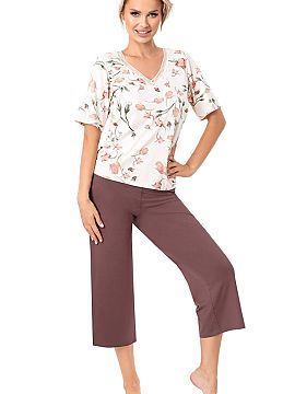 Pijama Donna  Pijamalele pentru femei Amaris cu pantaloni 3/4 sunt o propunere ideală pentru femeile care caută o combinație între confort și stil el