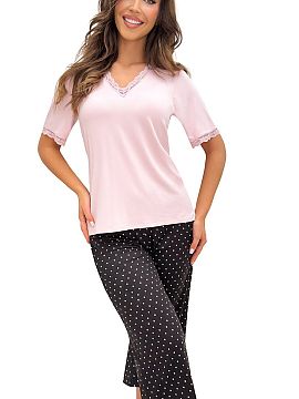 Pijama Donna  Pijama de damă cu buline Pati este o combinație de confort și eleganță subtilă, perfectă pentru serile liniștite și somnul conforta