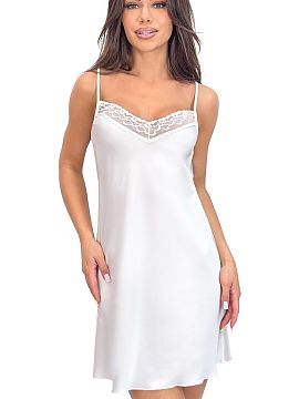 Cămaşă de noapte Donna  Tricoul de noapte satinat pentru femei Julia cu dantelă în culoarea ecru este o propunere elegantă și senzuală, care îmbină delicate�