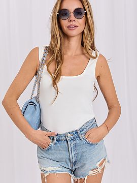 Top Rue Paris  Tricoul casual pentru femei de lungime standard, fabricat dintr-o amestec de înaltă calitate de bumbac și elastan. Modelul neted îl face