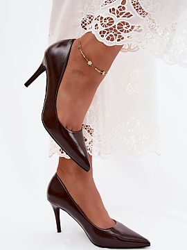 Pantofi cu toc subţire (stiletto) Step in style  Pantofii realizați din piele ecologică lăcuită sunt o propunere stylish pentru femeile care apreciază eleganța și stilurile clasice. 