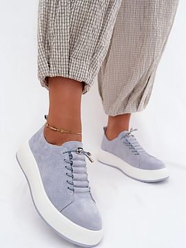 Pantofi sport pe platformă Step in style  Sneakersii pentru dame din piele întoarsă naturală sunt o propunere confortabilă și stilată pentru zi cu zi. Silueta modernă, plasat�