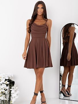Rochie scurtă With You  Rochie eleganta cu croi feminin, ideală pentru colecția de seară și ocazională. Model realizat dintr-un material ușor, care se așeaz�