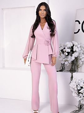 Completă With You  Stilat și extrem de feminin, acest set combină eleganța cu confortul purtării. O alegere ideală pentru ocazii speciale, petreceri, even