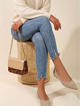 Balerini Step in style  Balerinii pentru femei din imitație de catifea sunt o propunere elegantă și stilată pentru femeile care apreciază modelele clasice înt