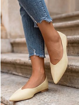 Balerini Step in style  Balerinii pentru femei din imitație de catifea sunt o propunere elegantă și stilată pentru femeile care apreciază modelele clasice înt
