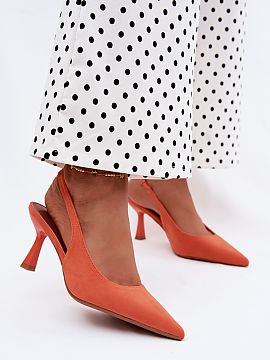 Sandale cu toc Step in style  Sandale pentru femei cu toc în imitație de catifea sunt o propunere elegantă și atemporală, care completează perfect multe ținute. Re