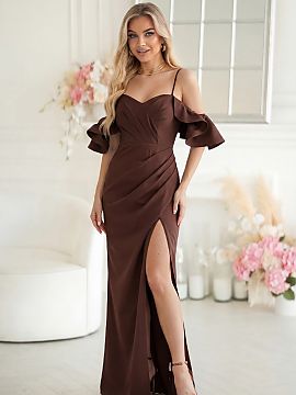 Rochie lungă Bicotone  Rochie maxi uimitoare cu croială mulată, care se distinge prin linia sculpturală a umerilor și mânecile cascade, întărite. Silueta es