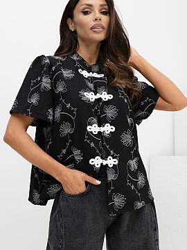 Cămaşă cu mânecă scurtă Factory Price  O cămașă elegantă de damă inspirată de stilul chinezesc, care fascinează prin designul său excepțional și eleganța subtilă. Se p