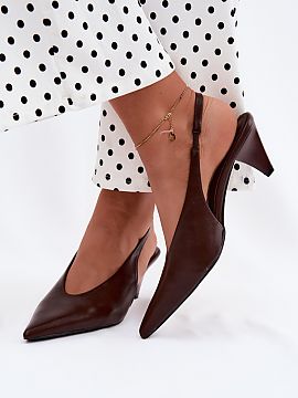 Sandale cu toc Step in style  Sandale pentru femei din imitație de piele sunt o propunere elegantă și stilată pentru ocazii speciale. Tăietura clasică combinată cu