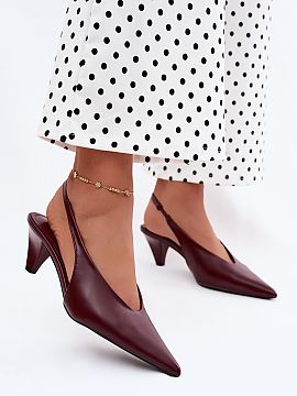 Sandale cu toc Step in style  Sandale de damă din imitație de piele sunt o propunere elegantă și stilată pentru ocazii speciale. Croiala clasică combinată cu detal