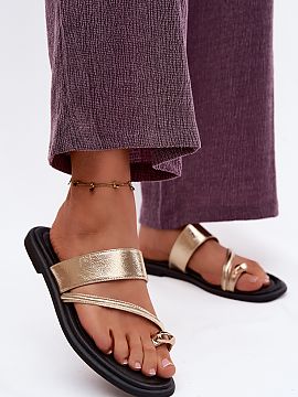 Şlapi Step in style  Şlapi din piele naturală pentru femei de la marca Vinceza sunt o propunere elegantă pentru zilele calde. Tăietura lor subtilă completea