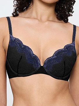 Push-up Triumph  Sutien push-up Triumph Comfort Glam WHU 10224965-0004 este o propunere creată pentru femeile care doresc să sublinieze subtil forma și pl