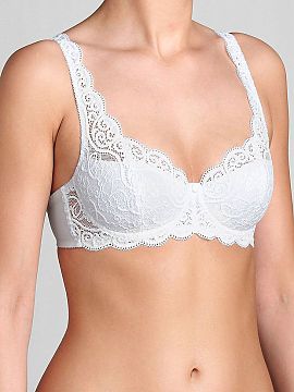 Sutien întărit Triumph  Sutienul de dantelă pe căptușeală din seria Amourette 300 WHP 10166798 de la Triumph emană eleganță. Cupele moale căptușite cu dant