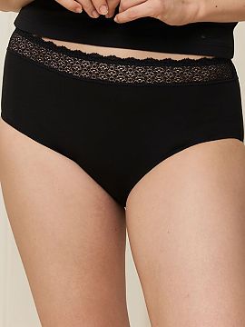 Chiloţi Triumph  Chilotii Figi Feel din Modal 10214399-0004 sunt realizati dintr-un material Lenzin Modal extrem de usor si catifelat la atingere, care ofera