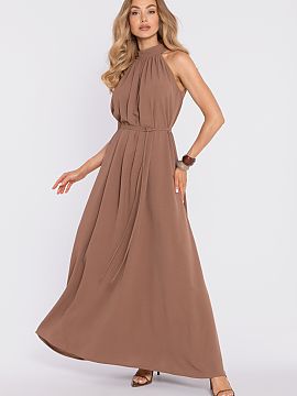 Rochie de zi Moe  Rochie maxi elegantă, confecționată dintr-un material ușor cu o structură evidentă (crep) și finisaj mat, este o propunere care combi