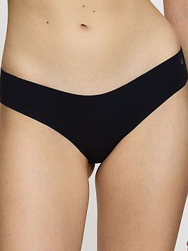 Tanga Triumph  Stringi Flex Smart Highleg 10214469-0004 sunt lenjerie modernă, proiectată pentru confort maxim și discreție completă sub haine. Constr