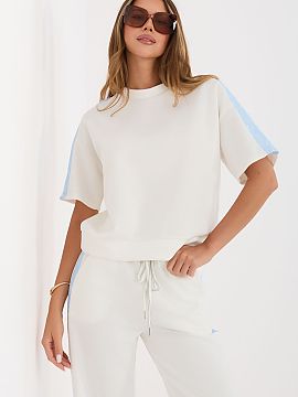 Bluză Factory Price  Bluza de damă cu caracter universal este o alegere ideală pentru ziua de zi și pentru muncă într-un stil mai puțin formal. Designul mi