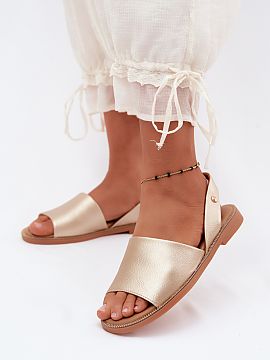 Sandale Step in style  Sandalele de damă din piele ecologică sunt o propunere elegantă pentru zilele calde. Așezate pe un toc plat, acestea oferă confort și 