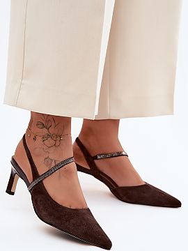 Sandale cu toc Step in style  Sandalele de damă din piele naturală sunt o propunere elegantă pentru ocazii speciale. Croiala clasică combinată cu vârfuri ascuțite 