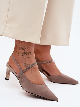 Sandale cu toc Step in style  Sandale pentru femei din piele naturală de catifea sunt o propunere elegantă pentru ocazii speciale. Croiala clasică în combinație cu v