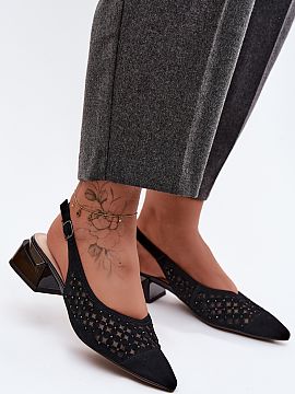 Sandale cu toc Step in style  Sandalele de damă din piele de catifea naturală sunt o propunere elegantă pentru ocazii speciale. Modelul combină o croială clasică cu